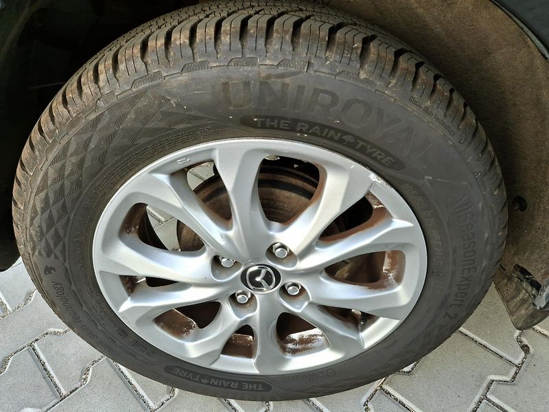 Mazda 2 1.5 benzin  - fotka 20 z 41