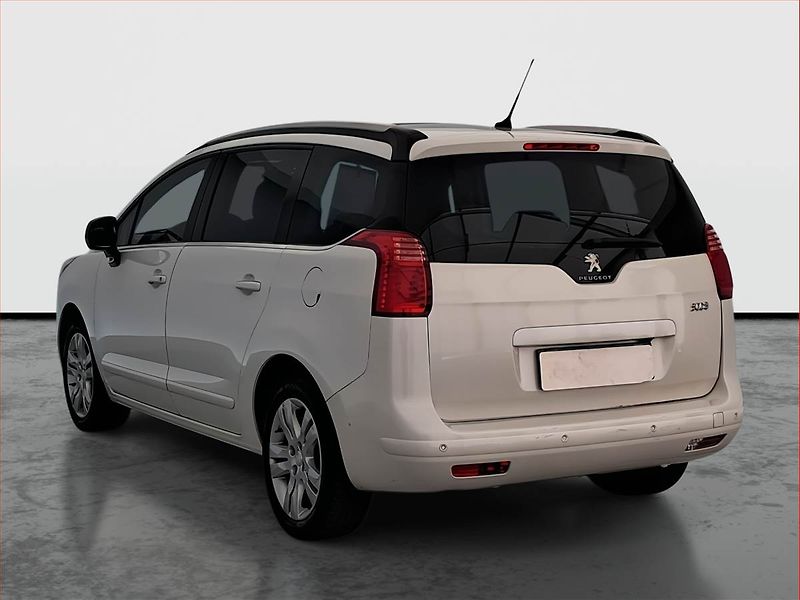 Peugeot 5008 (2014) 1.6 HDi, 7 míst, Navi - fotka 4 z 21