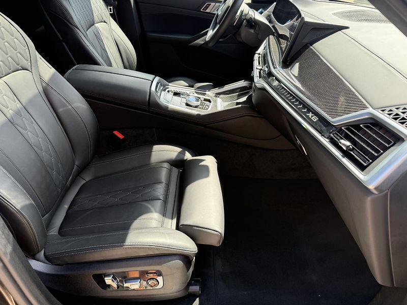 BMW X6 (2024) 30XD 210kW M-PAKET R22 BLACK!! - fotka 38 z 57