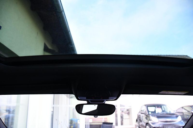 BMW X2 xDrive20d TAŽNÉ ČR PANO 1M HUD - fotka 23 z 38