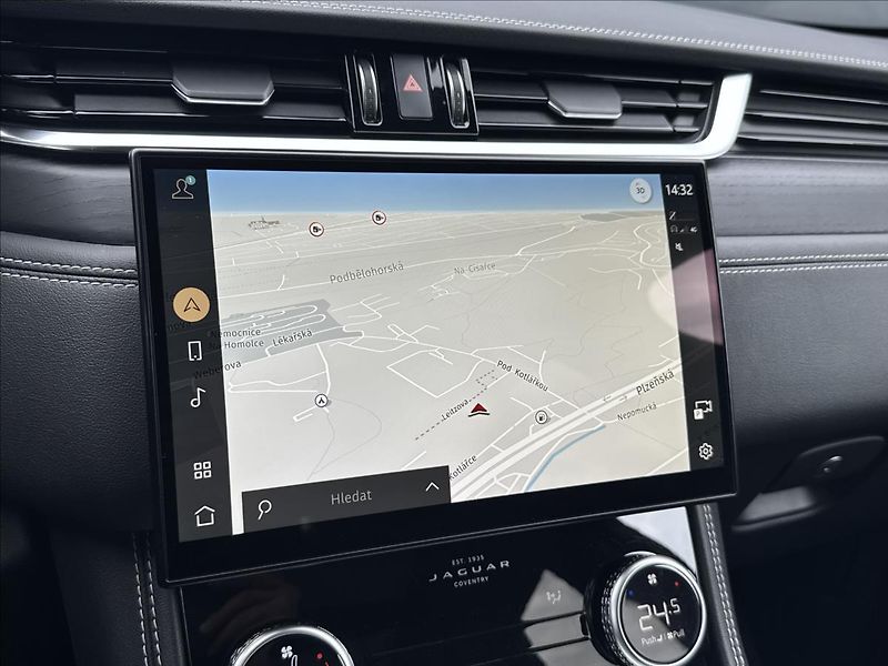 Jaguar F-Pace 3,0 D300 R-Dynamic SE ZÁRUKA - fotka 21 z 32