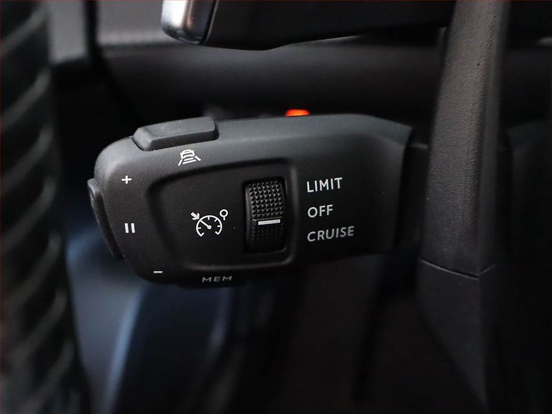 Peugeot 2008 (2021) 1.2 PureTech, Automat - fotka 18 z 24