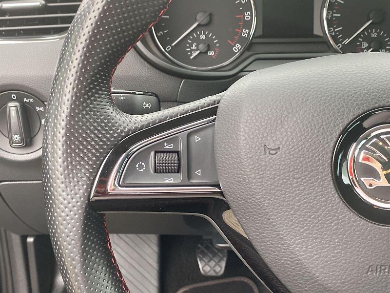 Škoda Octavia (2015) 2.0 TDI Elegance - fotka 15 z 30