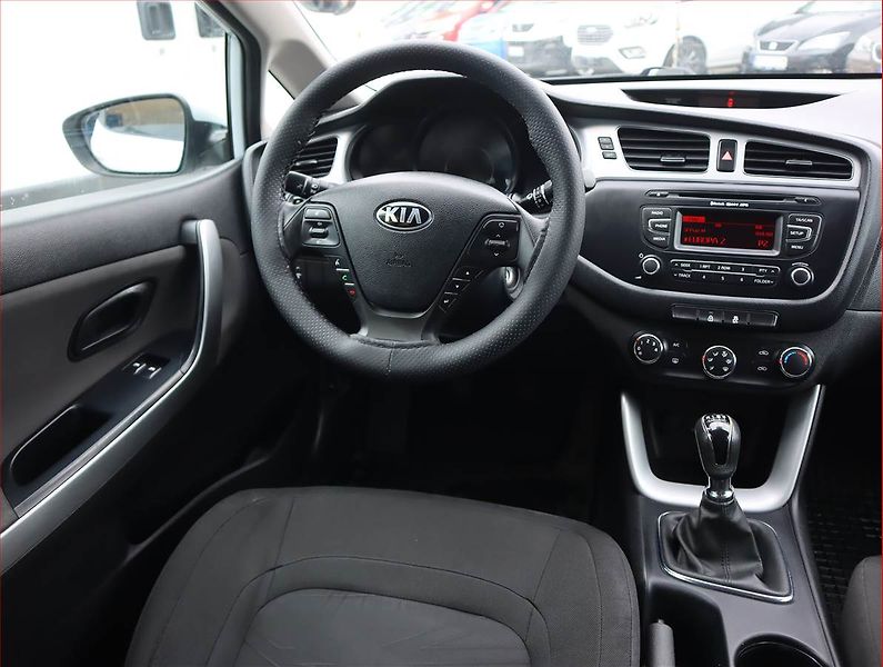 Kia Ceed (2012) Silver 1.4 CRDi - fotka 7 z 15