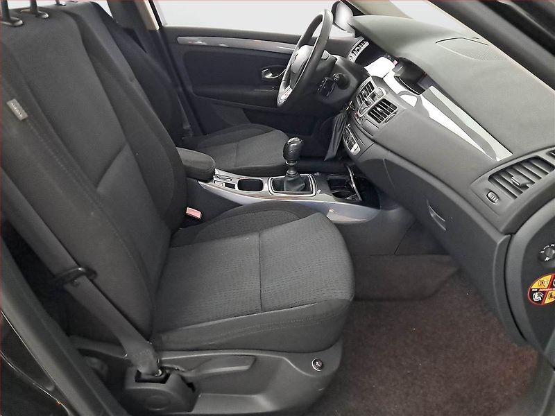 Renault Laguna (2010) 1.5 dCi, po STK, Tažné - fotka 9 z 16