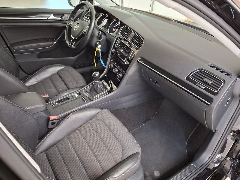 Volkswagen Golf (2015) Variant HighLine 1,6TDi 77kW - fotka 13 z 32