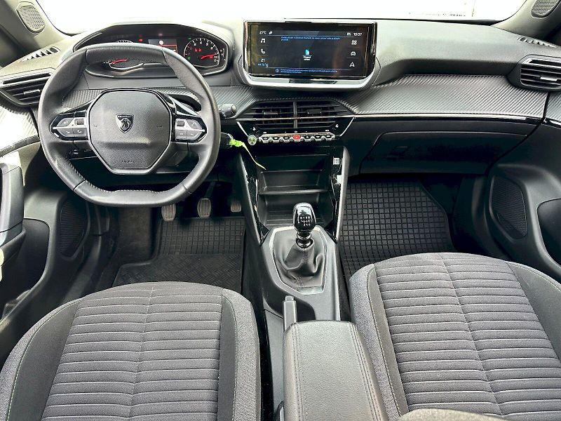 Peugeot 2008 (2024) 1.2 74 kW PureTech - fotka 5 z 25