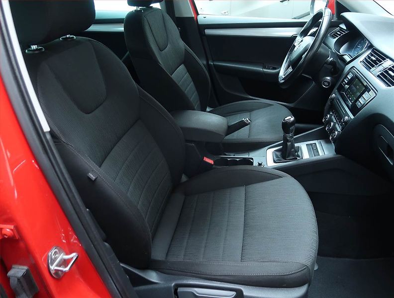 Škoda Octavia (2016) 1.6 TDI, Serv.kniha, Tempomat - fotka 9 z 18