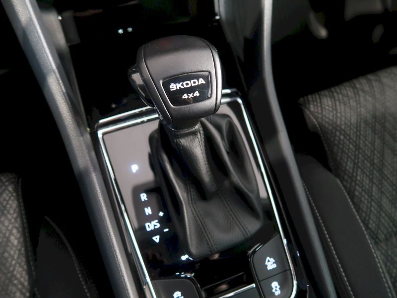 Škoda Karoq (2022) EXCLUSIVE 2.0TDI 110KW DSG 4x4 - fotka 32 z 40