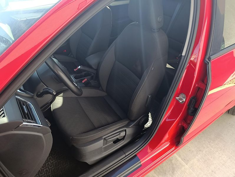Škoda Octavia 1.6TDI 85kW ČR DPH - fotka 12 z 31