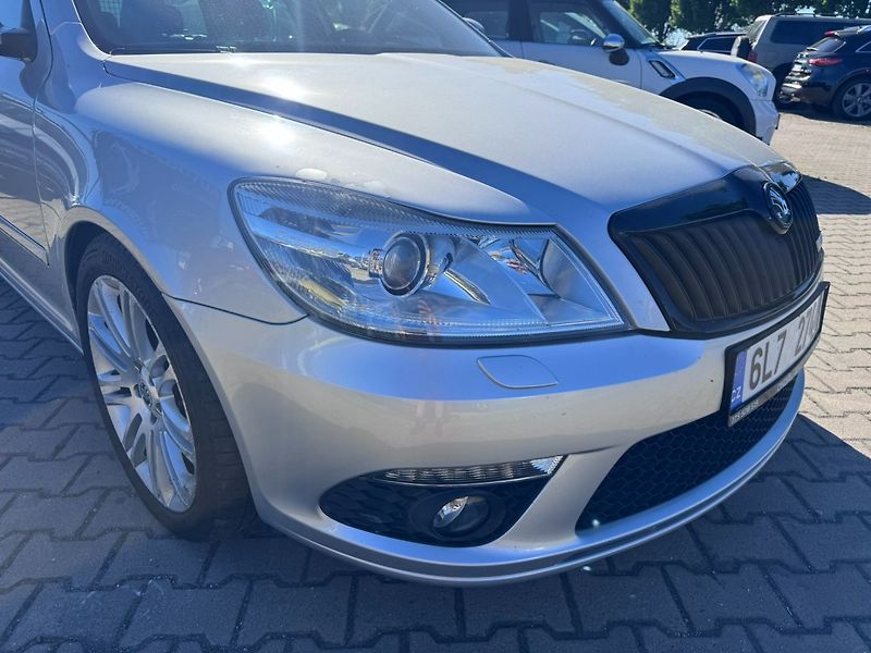 Škoda Octavia (2007) RS 2,0 TDI 125 KW 2X KOLA - fotka 10 z 50