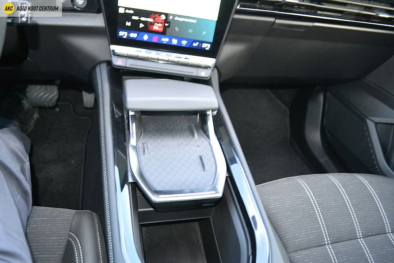 Renault Austral TECHNO MHEV 160 AUTO - fotka 25 z 53