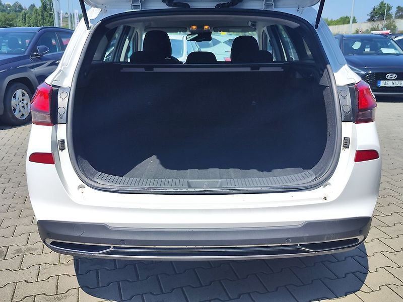 Hyundai i30 1.0 T-GDI/88kW Smart - fotka 9 z 29