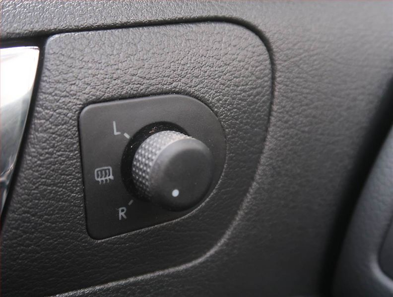 Škoda Octavia (2010) Ambiente 1.9 TDI , nová STK - fotka 16 z 16