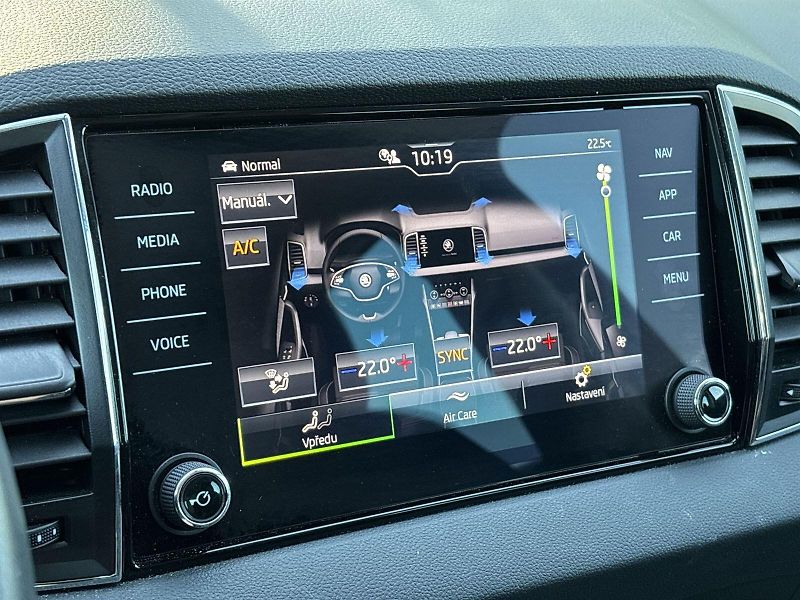 Škoda Karoq (2023) 1.5 TSI DSG Style+ - fotka 15 z 36