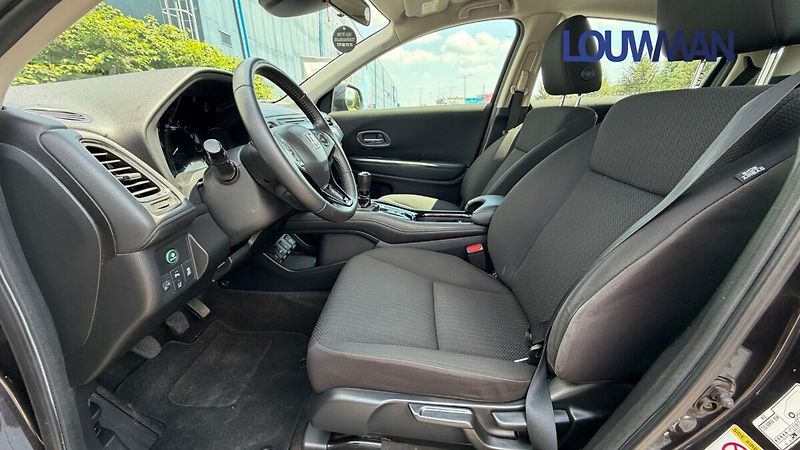 Honda HR-V 1.5 i-VTEC Elegance - fotka 11 z 23