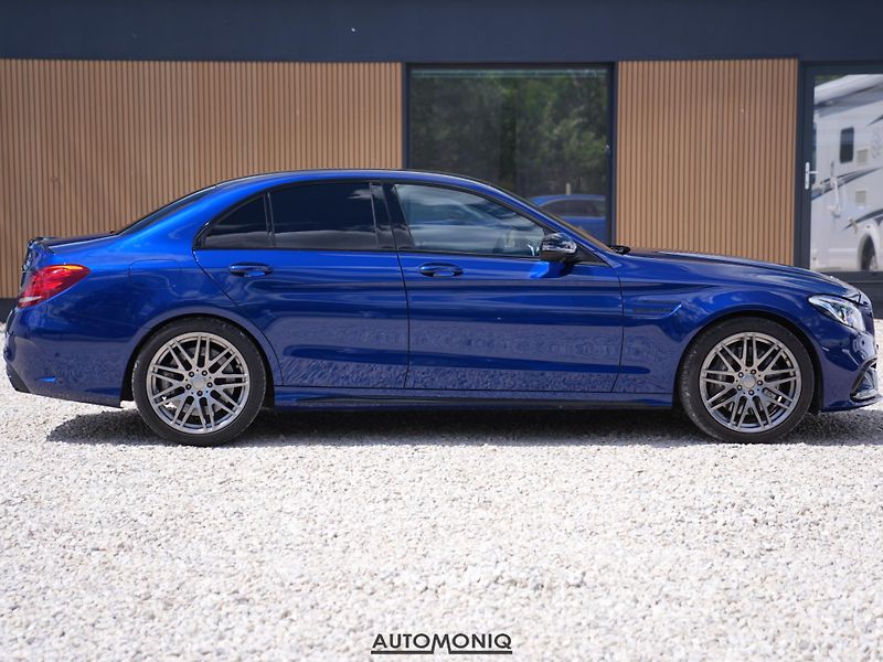 Mercedes-Benz Třídy C (2017) C 63 AMG Burmester, Head-Up - fotka 26 z 37