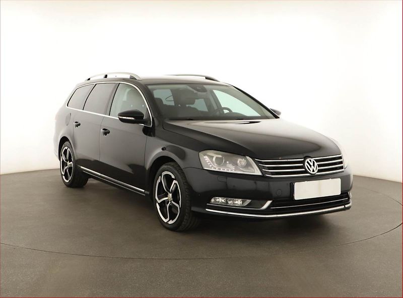 Volkswagen Passat (2012) 2.0 TDI, Automat, Xenony - fotka 1 z 15