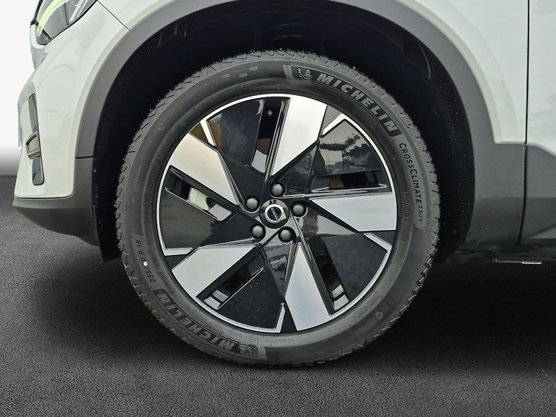 Volvo XC40 Recharge 82kWh Twin Motor Plus - fotka 7 z 15