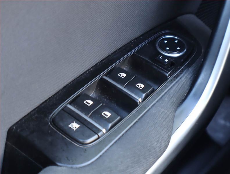 Kia Ceed (2019) Silver 1.4 T-GDI, Serv.kniha - fotka 13 z 15