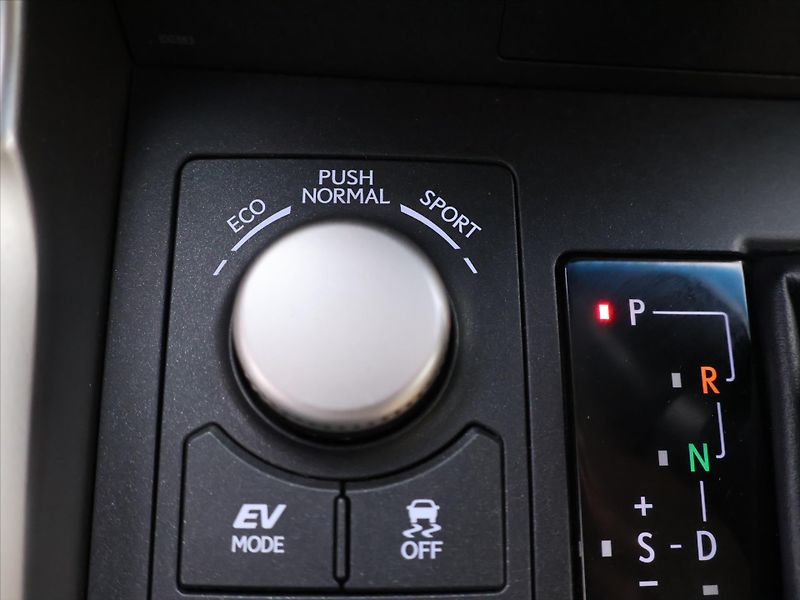 Lexus NX 300h 2,5 145kW 4WD Premium AUT - fotka 28 z 38