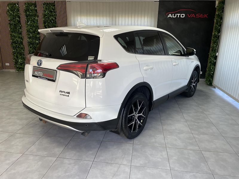 Toyota RAV4 2.5 Hybrid 4x4 AT ČR 1.MAJ.SER - fotka 12 z 27