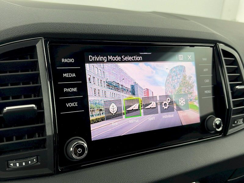 Škoda Karoq (2026) DSG 2.0TDI 110kW 4x4 SportLine - fotka 13 z 36