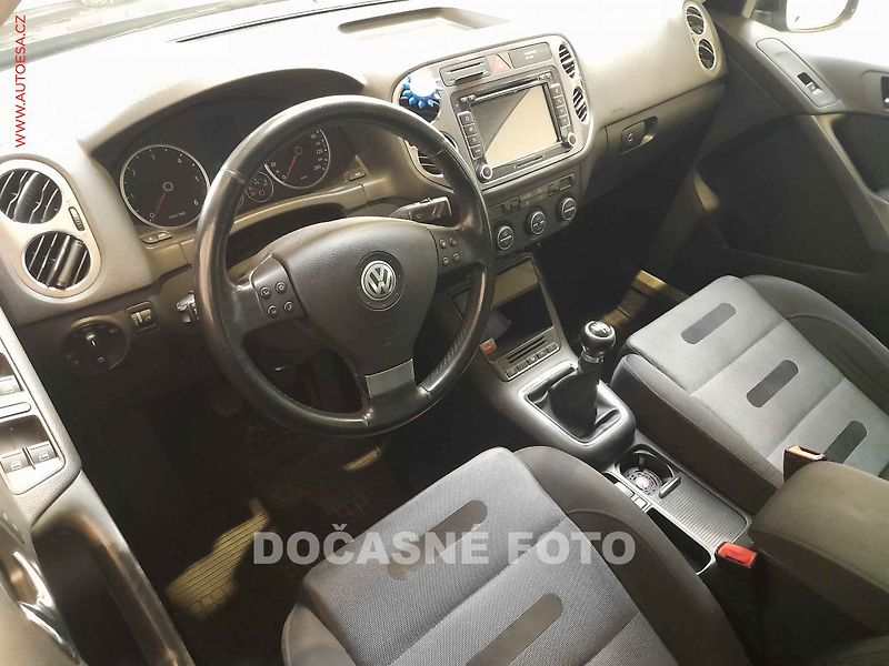 Volkswagen Tiguan (2009) 2.0TDI 4x4, 1.maj, xenon - fotka 3 z 3