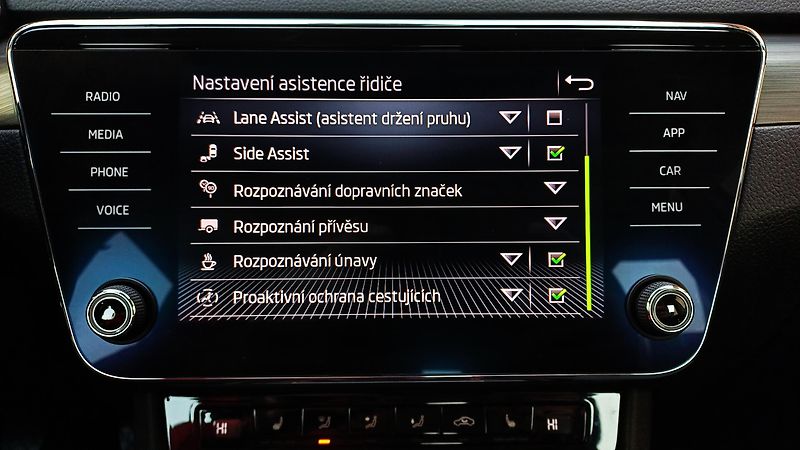 Škoda Superb Superb combi-1.maj-ČR-NEHAV-TZ - fotka 45 z 50