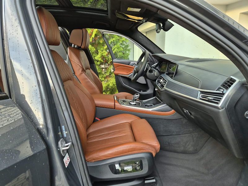 BMW X7 (2021) 40d Xdrive   REZERVACE - fotka 22 z 29