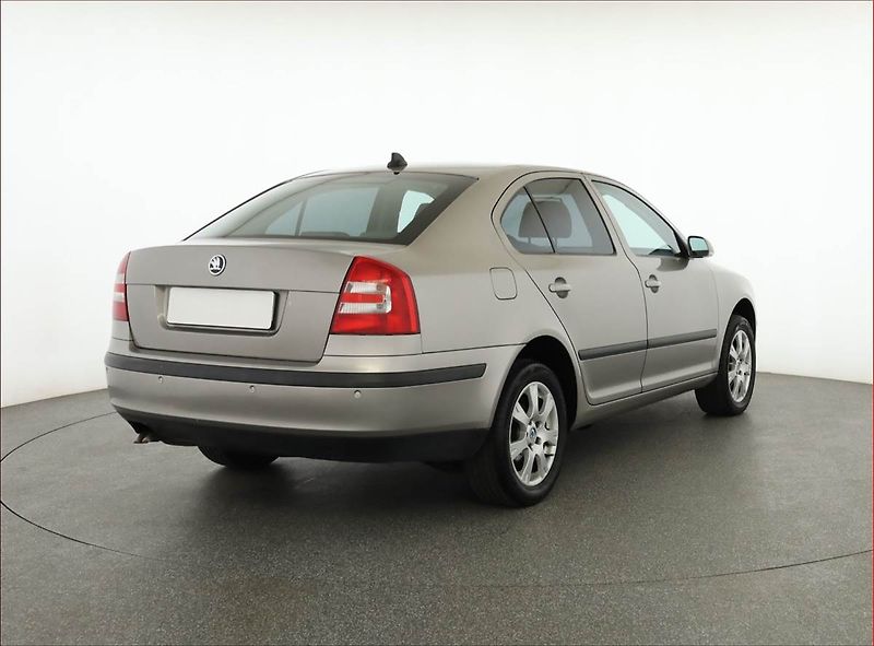 Škoda Octavia (2008) 1.9 TDI, Serv.kniha, po STK - fotka 5 z 14