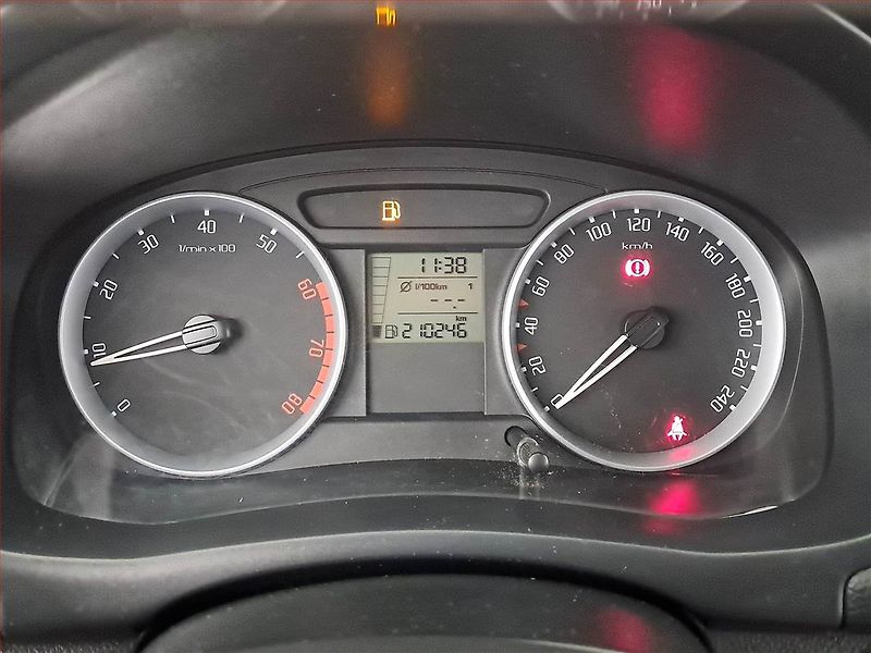 Škoda Fabia (2009) Ambiente 1.4 16V, po STK - fotka 11 z 14