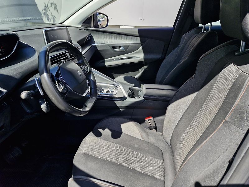 Peugeot 3008 Allure Pack 1,5 BlueHDi (96 - fotka 9 z 10