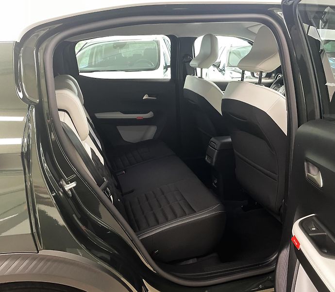 Citroën C3 Aircross (2026) MAX Hybrid 145k Aut 7 míst - fotka 14 z 25
