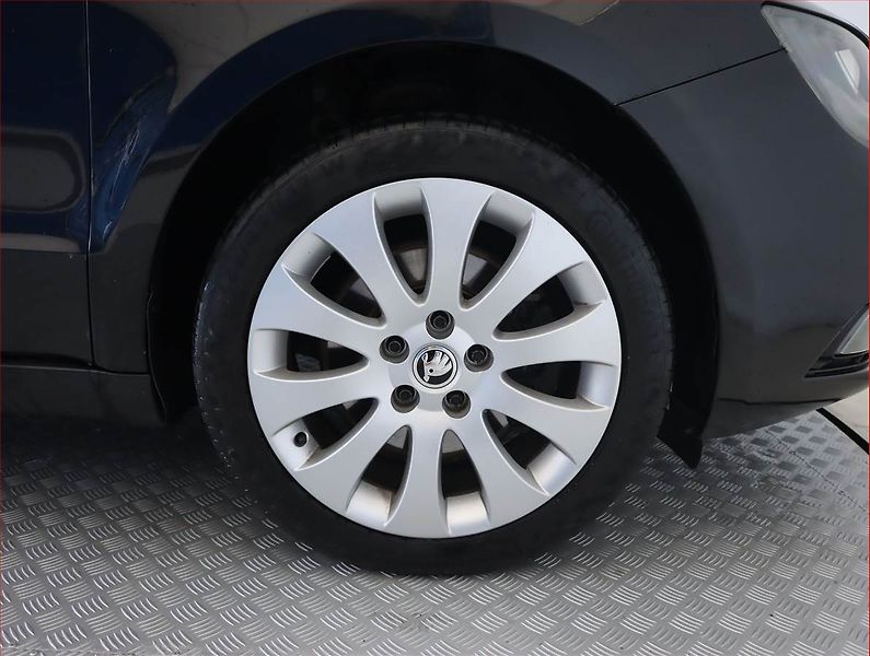 Škoda Superb (2012) 2.0 TDI, Xenony, Tempomat - fotka 15 z 17