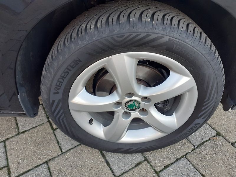 Škoda Fabia (2009) KOMBI 1.4 16V - fotka 18 z 25
