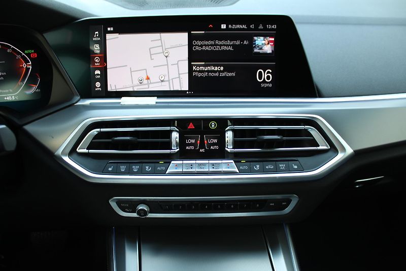 BMW X5 xDrive30d - fotka 5 z 26