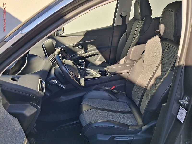 Peugeot 5008 (2018) 1.5 HDi 7míst, Allure, LED - fotka 9 z 20