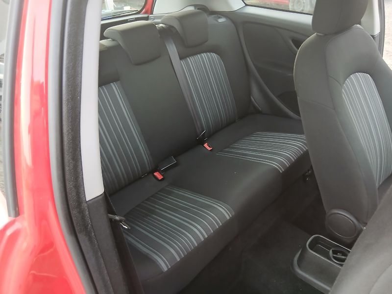 Fiat Punto 1.2i, ALU, klima - fotka 27 z 29