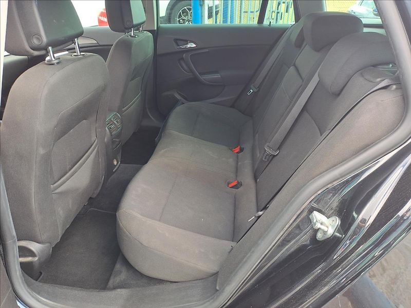 Opel Insignia 2,0 DCTI - fotka 6 z 14
