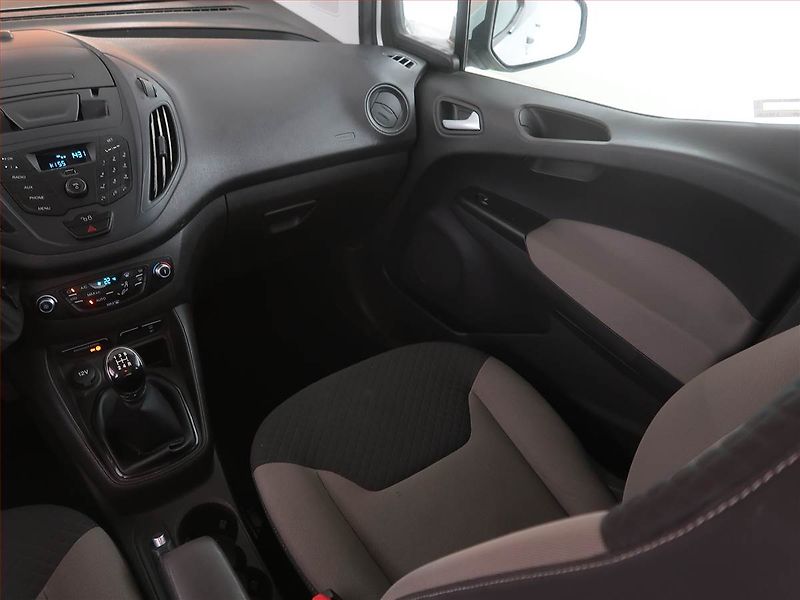 Ford Tourneo Courier (2017) Trend 1.0 EcoBoost, 5Míst, ČR - fotka 8 z 16