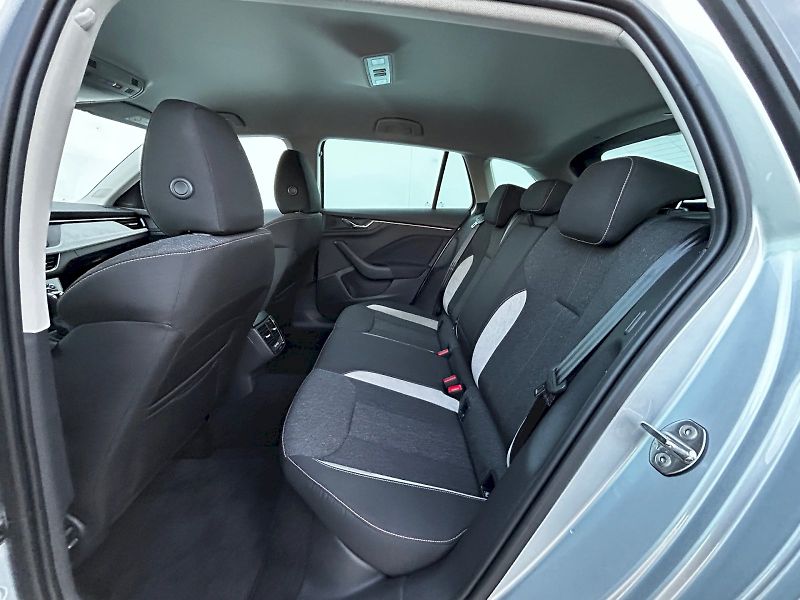 Škoda Scala (2024) 1.0 TSI 85kW DSG Top Selection - fotka 30 z 35
