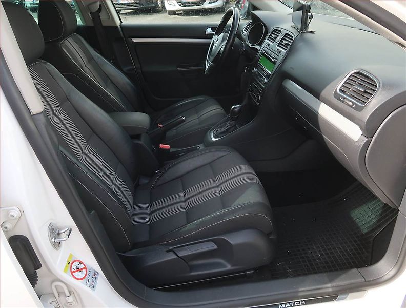 Volkswagen Golf (2013) Comfortline 2.0 TDI, Automat - fotka 9 z 20