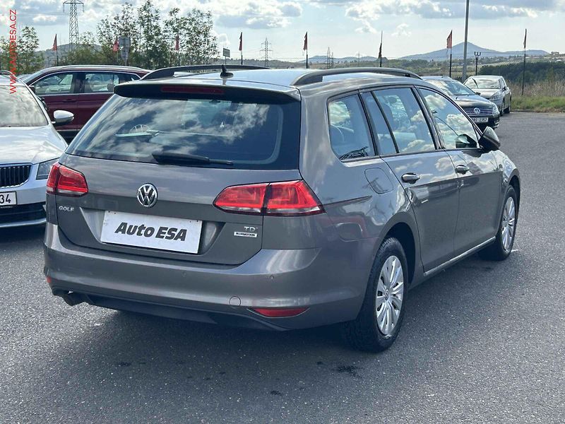 Volkswagen Golf (2015) 1.6TDi, 1.maj, DSG, STK7/28 - fotka 4 z 17