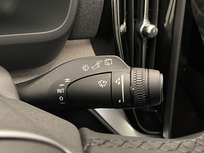 Volvo XC90 T8 AWD RECHARGE DARK REZERVACE - fotka 23 z 67