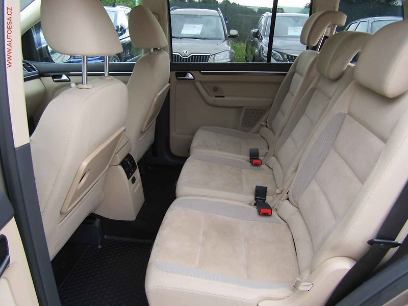Volkswagen Touran (2012) 2.0TDi, DSG - fotka 10 z 20