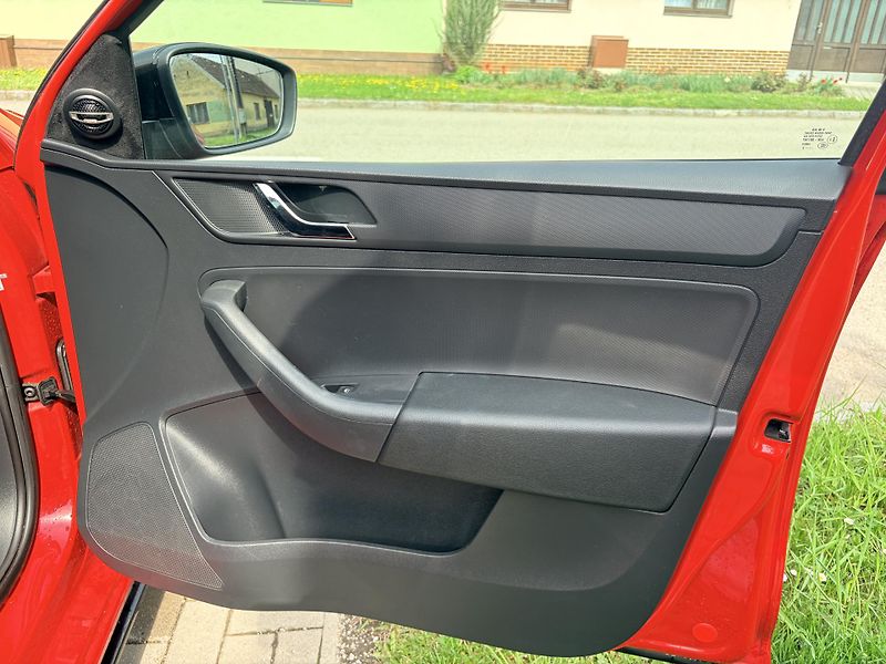 Škoda Rapid 1.6TDI DSG MONTE CARLO - fotka 33 z 35