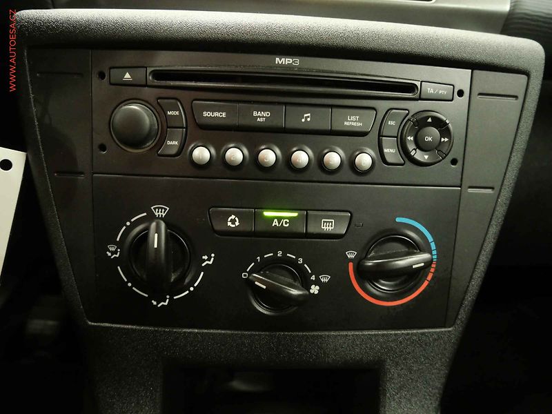 Citroën C4 (2009) 1.4i, 2.maj,ČR, AC, temp - fotka 19 z 20