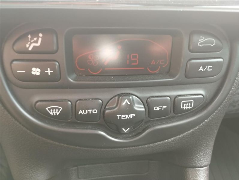 Peugeot 206 1,6 i 80KW QUIKSIKVER - fotka 21 z 26