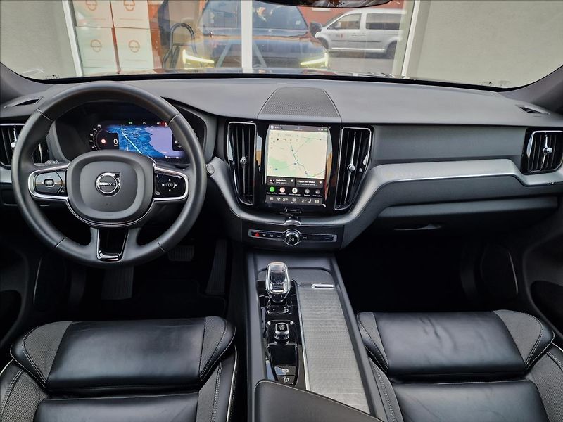 Volvo XC60 B5 184kW Plus Dark Auto,1.Maj - fotka 24 z 50